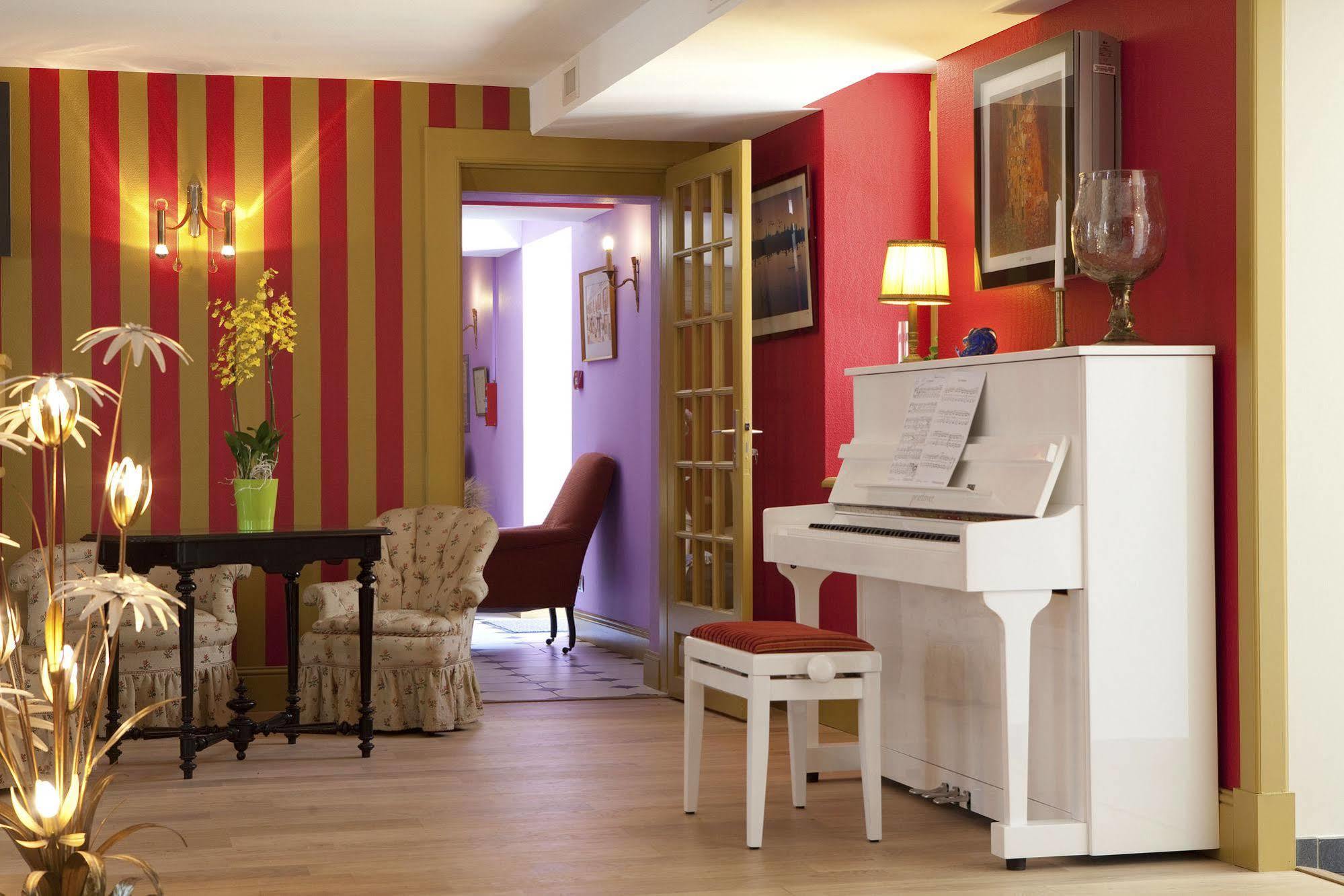 Logis hôtel Ô en Couleur Oucques-la-Nouvelle Exterior foto